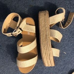 BRAND NEW NEVER WORN Sandals!!